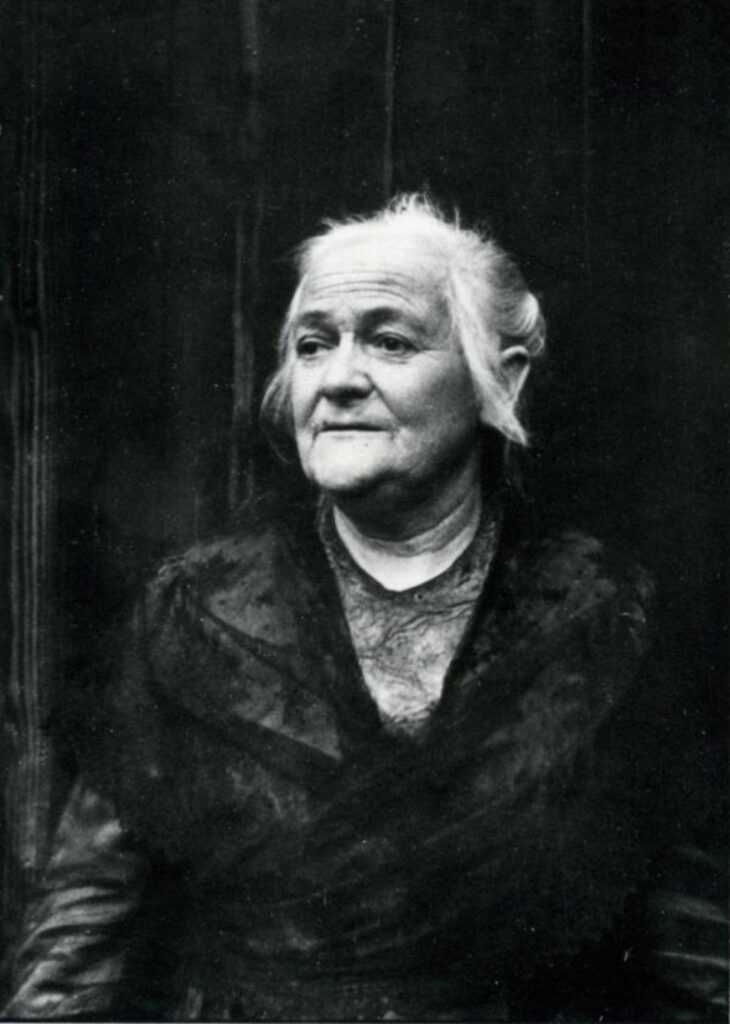 Porträt von der gealterten Clara Zetkin